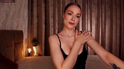 Snapshot of annakarenina__ chatting on September 27, 6:02 pm Goddess Anna online show from September 27, 6:02 pm