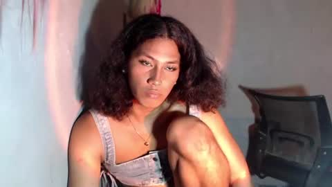 annalala22 online show from May 1, 10:25 pm