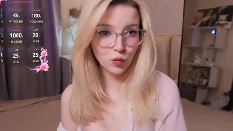 im Sophie  online show from April 17, 4:32 pm