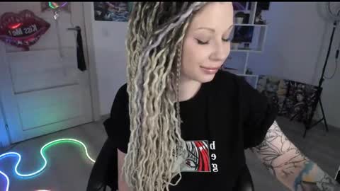 Anna online show from April 4, 8:06 pm