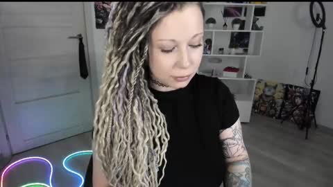 Anna online show from April 28, 6:13 pm