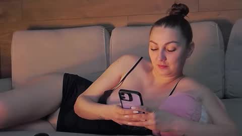 annasplash online show from February 5, 5:45 am