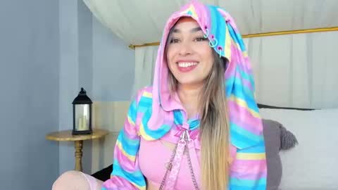 Snapshot of annavictoria__ chatting on December 4, 6:00 am Anna Victoria online show from December 4, 6:00 am