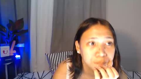 anne_chanelx online show from March 11, 1:22 am