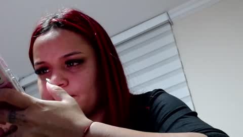Snapshot of anne_julienne chatting on June 12, 1:26 am online show from June 12, 1:26 am