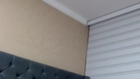 Snapshot of anne_julienne chatting on June 17, 12:02 am online show from June 17, 12:02 am
