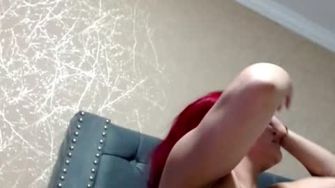Snapshot of anne_julienne chatting on June 18, 12:33 am online show from June 18, 12:33 am