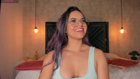 Snapshot of anne_mallow chatting on December 21, 10:17 am Ann online show from December 21, 10:17 am