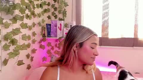 Anne online show from February 9, 6:58 pm