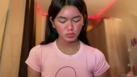 Snapshot of annedee_ chatting on December 8, 11:51 pm Kim online show from December 8, 11:51 pm