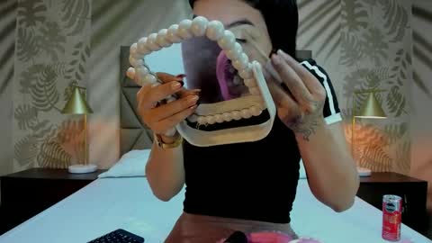 Anne online show from February 1, 3:05 am