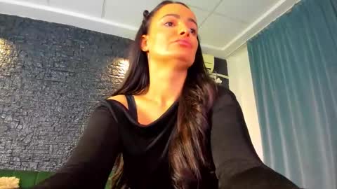 annesins online show from October 25, 7:30 pm