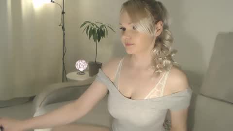 Snapshot of annett chatting on February 8, 3:42 pm Annett online show from February 8, 3:42 pm