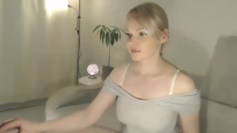 Snapshot of annett chatting on February 9, 10:00 pm Annett online show from February 9, 10:00 pm