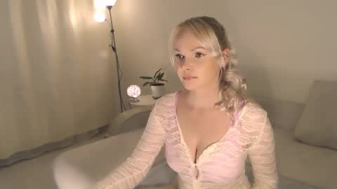 Snapshot of annett chatting on September 17, 10:55 pm Annett online show from September 17, 10:55 pm