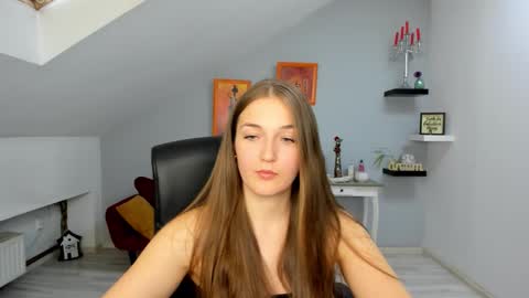 annewilsonn online show from November 26, 12:17 pm