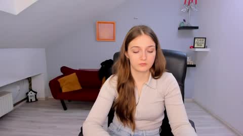 annewilsonn online show from April 17, 11:24 am