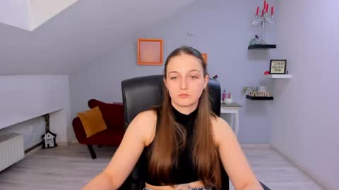 Snapshot of annewilsonn chatting on April 20, 11:24 am annewilsonn online show from April 20, 11:24 am