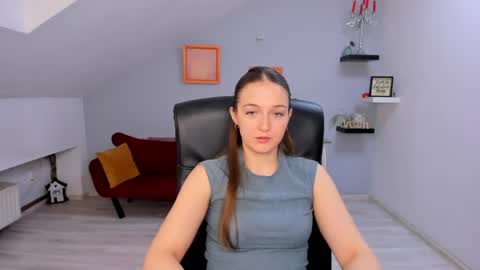 Snapshot of annewilsonn chatting on April 21, 11:05 am annewilsonn online show from April 21, 11:05 am