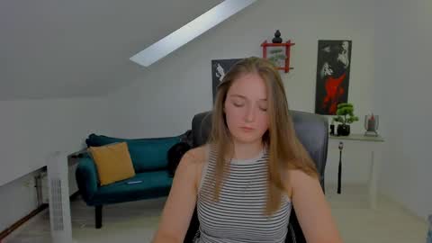 Snapshot of annewilsonn chatting on May 20, 5:13 am annewilsonn online show from May 20, 5:13 am