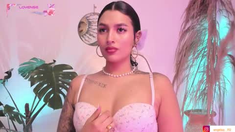 Angel online show from October 12, 3:33 pm