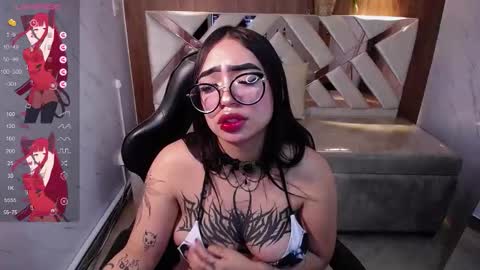 Snapshot of anni_acker_b chatting on November 6, 7:04 pm Anni acker b online show from November 6, 7:04 pm