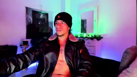 Snapshot of annibal_toro chatting on February 19, 1:51 am darg online show from February 19, 1:51 am