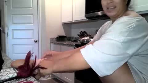 Snapshot of annie23mal chatting on November 20, 1:44 pm Annie23mal online show from November 20, 1:44 pm