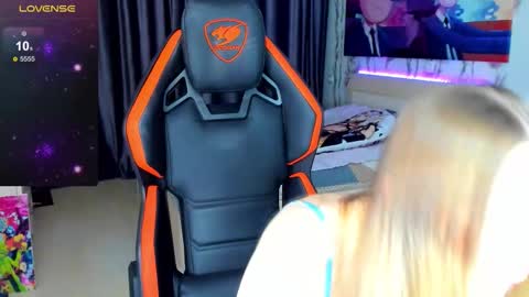 Snapshot of annie69kiss chatting on February 24, 6:28 pm Annie online show from February 24, 6:28 pm