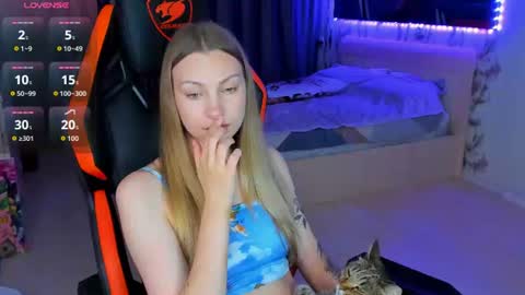 Annie online show from July 28, 10:31 pm