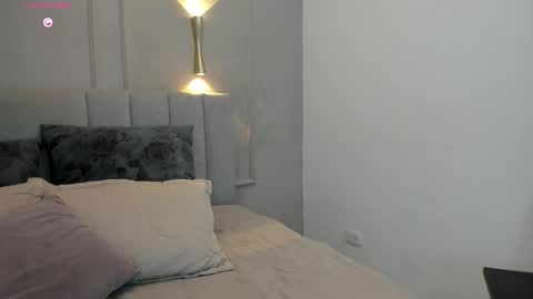 annie_20_ online show from January 7, 12:07 pm