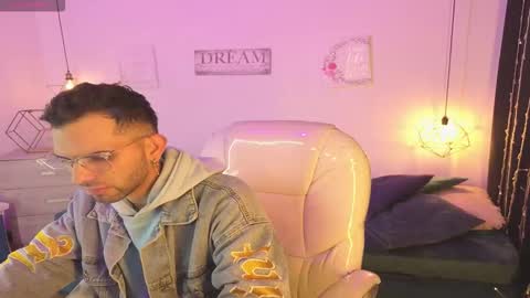 Annie And Ryan  online show from February 4, 3:01 am