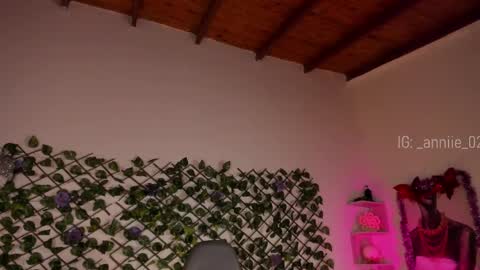 Snapshot of annie_barozzi chatting on December 18, 3:00 pm annie_barozzi online show from December 18, 3:00 pm