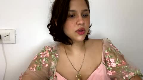 Snapshot of annie_catt_ chatting on December 18, 8:14 pm Annie online show from December 18, 8:14 pm