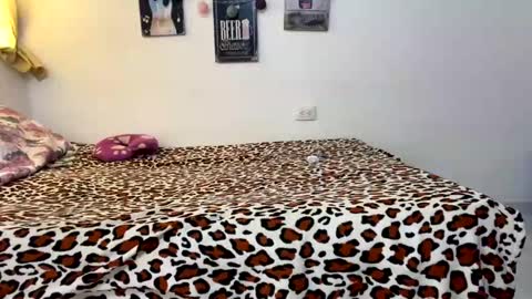 Snapshot of annie_catt_ chatting on January 27, 7:35 pm Annie online show from January 27, 7:35 pm