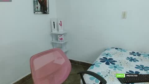 Snapshot of annie_che77y chatting on January 24, 3:32 am annie cherry independent model online show from January 24, 3:32 am