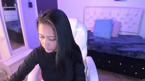 annie_clarrk online show from November 15, 5:27 am