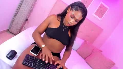 annie_dolce_ online show from November 29, 12:02 am