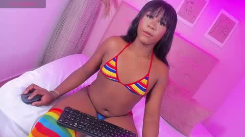 annie_dolce_ online show from April 13, 10:04 pm