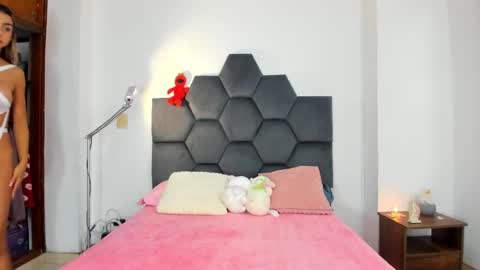 Snapshot of annie_dreams69 chatting on December 12, 4:43 pm Annie online show from December 12, 4:43 pm