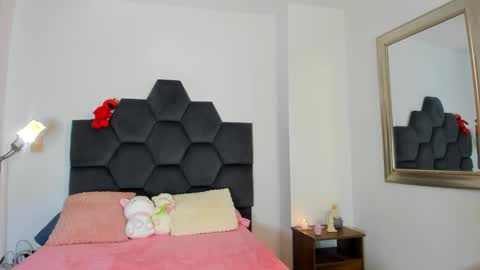 Snapshot of annie_dreams69 chatting on December 19, 9:28 pm Annie online show from December 19, 9:28 pm