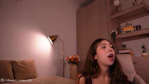 Annie Evans online show from March 11, 11:00 pm