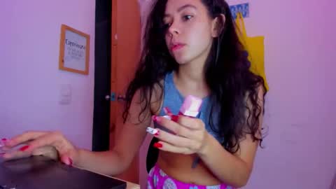 annie_rosse1017 online show from January 17, 3:33 am