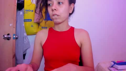 annie_rosse1017 online show from February 7, 5:55 am