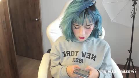 Snapshot of annie_snow_ chatting on January 31, 9:48 pm JEANNE no olvides seguirme dont forget follow me uu online show from January 31, 9:48 pm