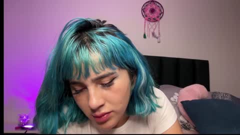 Snapshot of annie_snow_ chatting on February 4, 1:23 am JEANNE no olvides seguirme dont forget follow me uu online show from February 4, 1:23 am