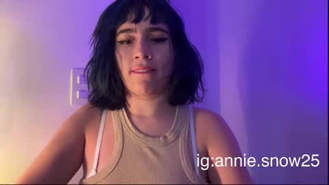 Snapshot of annie_snow_ chatting on March 6, 10:26 pm JEANNE no olvides seguirme dont forget follow me uu online show from March 6, 10:26 pm