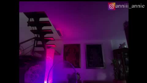 Snapshot of annie_snow_ chatting on September 29, 10:14 pm JEANNE no olvides seguirme dont forget follow me uu online show from September 29, 10:14 pm