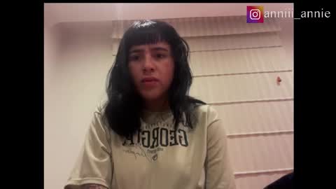 Snapshot of annie_snow_ chatting on October 2, 2:40 am JEANNE no olvides seguirme dont forget follow me uu online show from October 2, 2:40 am