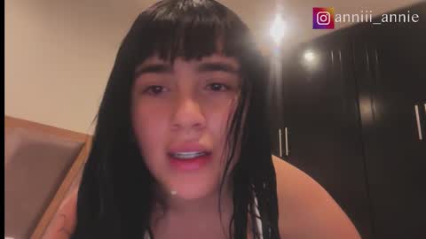 Snapshot of annie_snow_ chatting on October 8, 8:50 pm JEANNE no olvides seguirme dont forget follow me uu online show from October 8, 8:50 pm